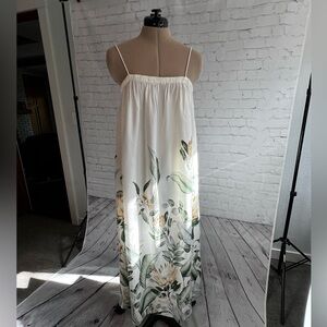 H&M summer maxi in white print, size S.
